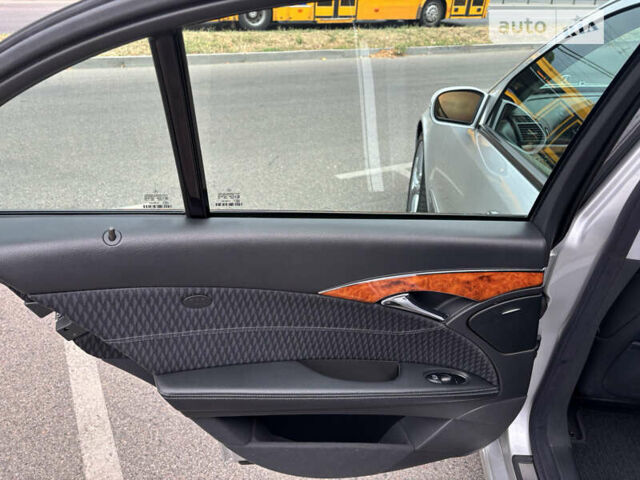 Сірий Мерседес Е-Клас, об'ємом двигуна 2.2 л та пробігом 361 тис. км за 7000 $, фото 14 на Automoto.ua