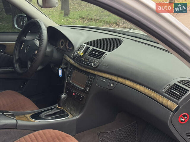 Серый Мерседес Е-Класс, объемом двигателя 3.22 л и пробегом 350 тыс. км за 5999 $, фото 14 на Automoto.ua