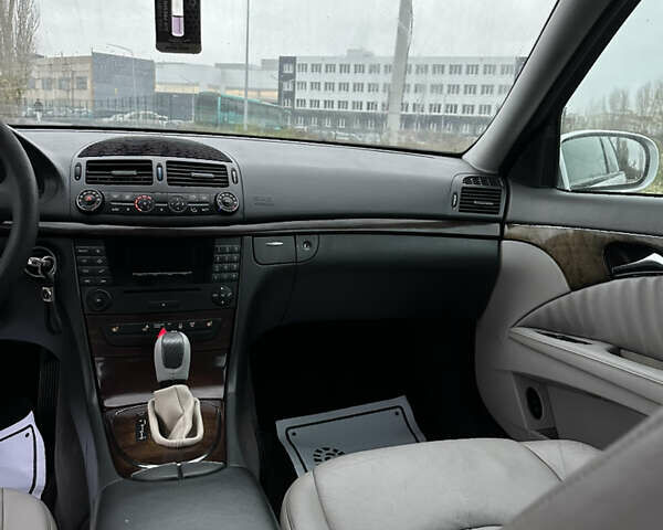 Сірий Мерседес Е-Клас, об'ємом двигуна 2.15 л та пробігом 200 тис. км за 5100 $, фото 12 на Automoto.ua