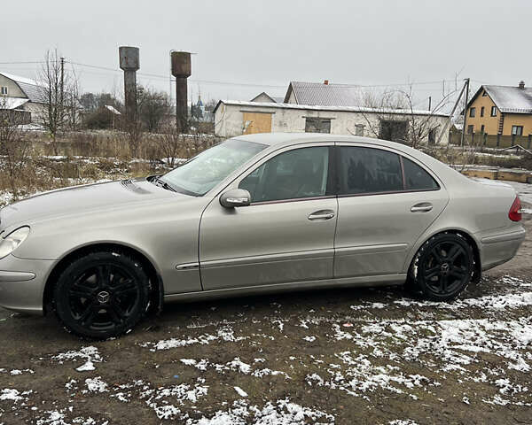 Серый Мерседес Е-Класс, объемом двигателя 2.2 л и пробегом 242 тыс. км за 5300 $, фото 3 на Automoto.ua
