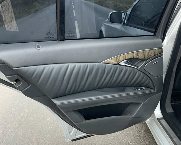 Сірий Мерседес Е-Клас, об'ємом двигуна 2.2 л та пробігом 265 тис. км за 5900 $, фото 34 на Automoto.ua