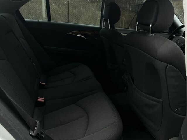 Серый Мерседес Е-Класс, объемом двигателя 2.7 л и пробегом 270 тыс. км за 5950 $, фото 9 на Automoto.ua