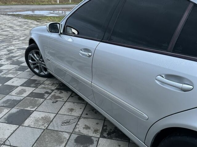 Сірий Мерседес Е-Клас, об'ємом двигуна 2.1 л та пробігом 374 тис. км за 6600 $, фото 6 на Automoto.ua