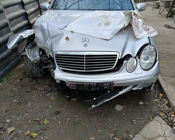 Серый Мерседес Е-Класс, объемом двигателя 2.69 л и пробегом 360 тыс. км за 5000 $, фото 3 на Automoto.ua