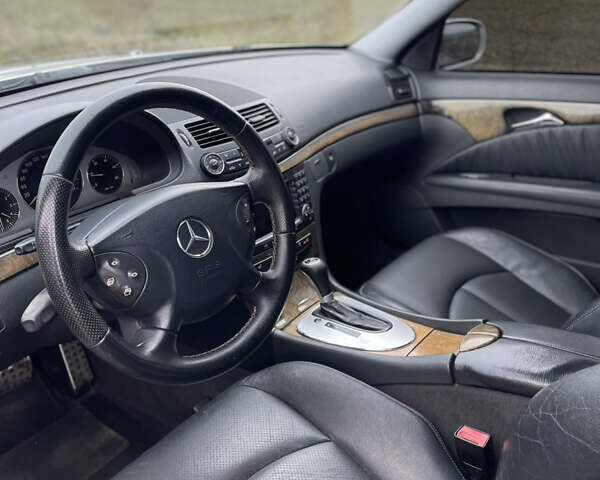 Сірий Мерседес Е-Клас, об'ємом двигуна 2.2 л та пробігом 265 тис. км за 5900 $, фото 29 на Automoto.ua