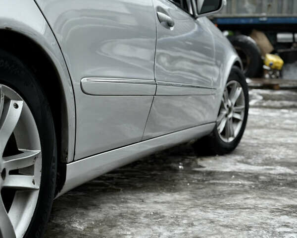 Серый Мерседес Е-Класс, объемом двигателя 3.2 л и пробегом 455 тыс. км за 6100 $, фото 2 на Automoto.ua