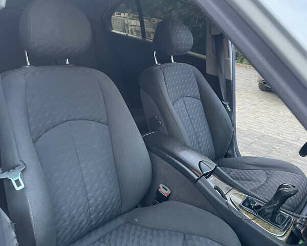 Серый Мерседес Е-Класс, объемом двигателя 2.15 л и пробегом 339 тыс. км за 5500 $, фото 12 на Automoto.ua