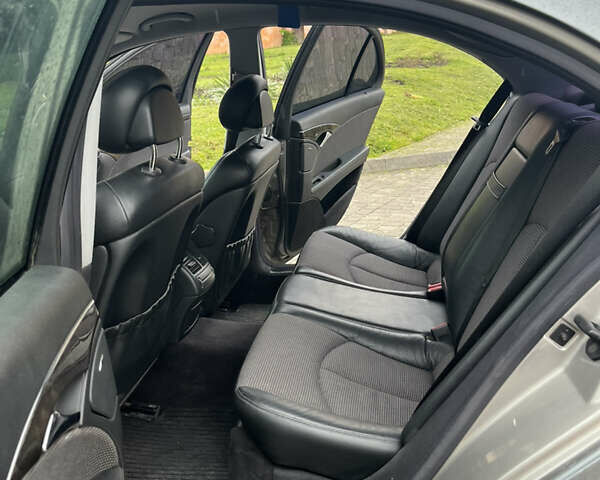 Серый Мерседес Е-Класс, объемом двигателя 3.2 л и пробегом 378 тыс. км за 6300 $, фото 8 на Automoto.ua