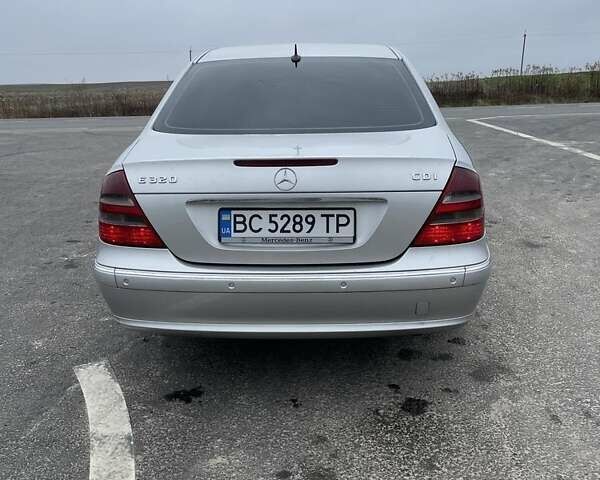 Серый Мерседес Е-Класс, объемом двигателя 3.2 л и пробегом 429 тыс. км за 6500 $, фото 3 на Automoto.ua