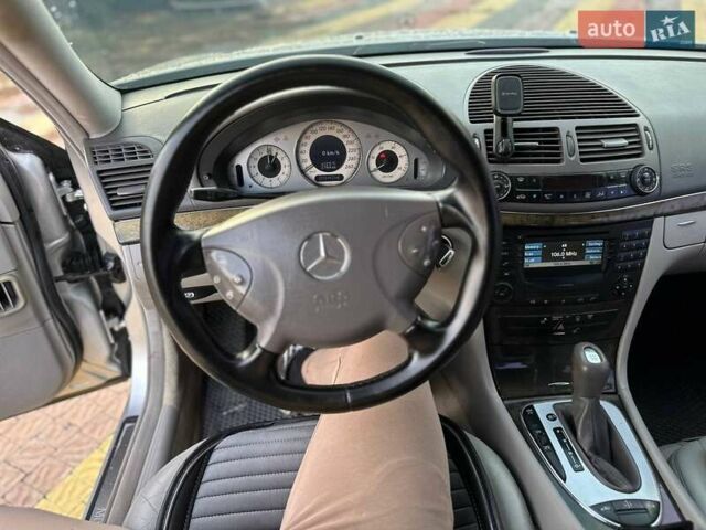 Серый Мерседес Е-Класс, объемом двигателя 4 л и пробегом 372 тыс. км за 6400 $, фото 1 на Automoto.ua