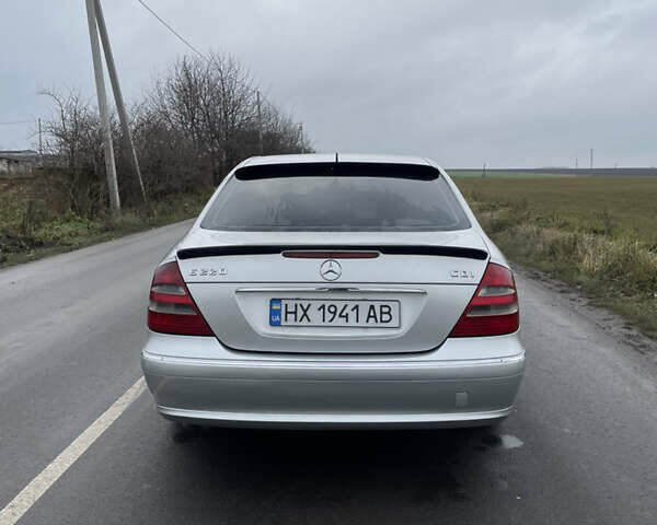 Сірий Мерседес Е-Клас, об'ємом двигуна 2.2 л та пробігом 265 тис. км за 5900 $, фото 16 на Automoto.ua
