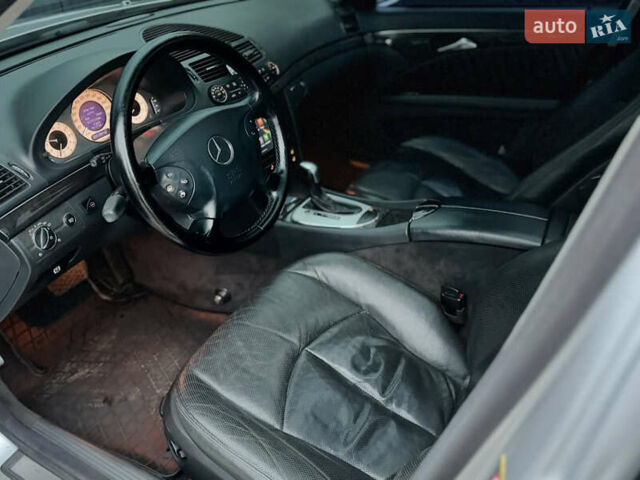 Серый Мерседес Е-Класс, объемом двигателя 3.2 л и пробегом 300 тыс. км за 6500 $, фото 10 на Automoto.ua