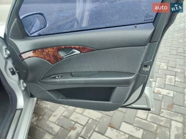 Серый Мерседес Е-Класс, объемом двигателя 2.1 л и пробегом 400 тыс. км за 5300 $, фото 8 на Automoto.ua