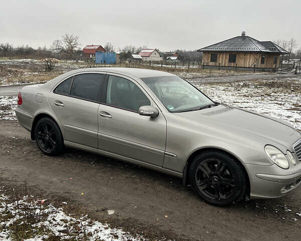 Серый Мерседес Е-Класс, объемом двигателя 2.2 л и пробегом 242 тыс. км за 5300 $, фото 2 на Automoto.ua