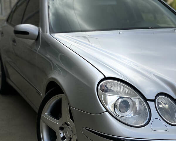 Мерседес Е-Класс 2003 в Львове на Automoto.ua Серый Мерседес Е-Класс, объемом двигателя 4 л и пробегом 330 тыс. км за 9500 $, фото 10 на Automoto.ua