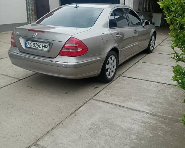 Мерседес Е-Класс 2003 в Береговом на Automoto.ua Серый Мерседес Е-Класс, объемом двигателя 3.2 л и пробегом 340 тыс. км за 6500 $, фото 3 на Automoto.ua