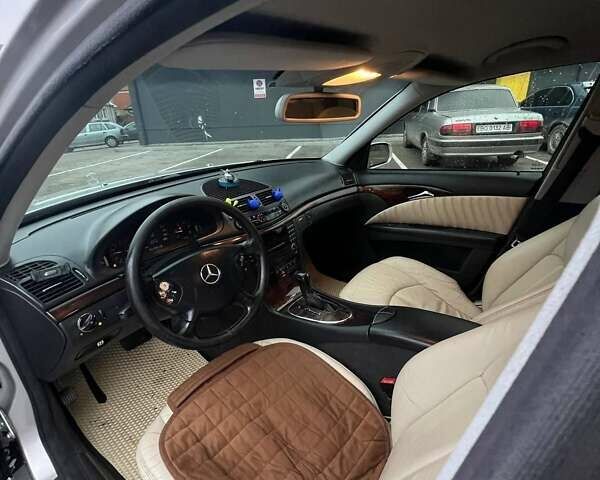 Сірий Мерседес Е-Клас, об'ємом двигуна 2.2 л та пробігом 320 тис. км за 5200 $, фото 8 на Automoto.ua