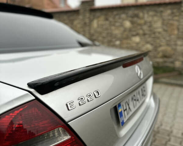 Сірий Мерседес Е-Клас, об'ємом двигуна 2.2 л та пробігом 266 тис. км за 6200 $, фото 4 на Automoto.ua