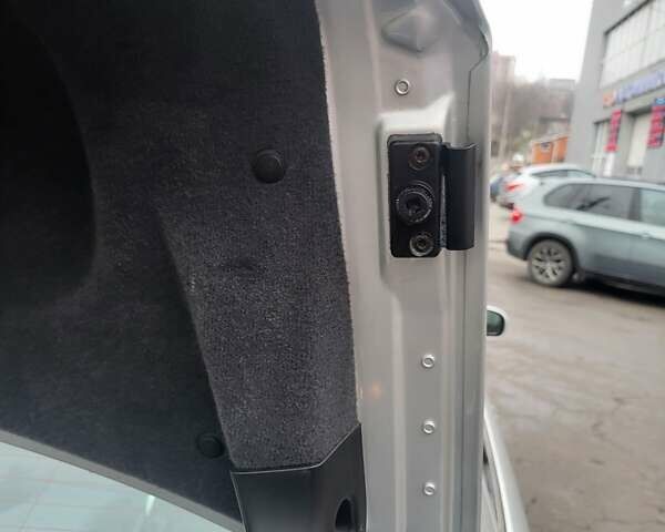 Серый Мерседес Е-Класс, объемом двигателя 2.69 л и пробегом 320 тыс. км за 8500 $, фото 39 на Automoto.ua