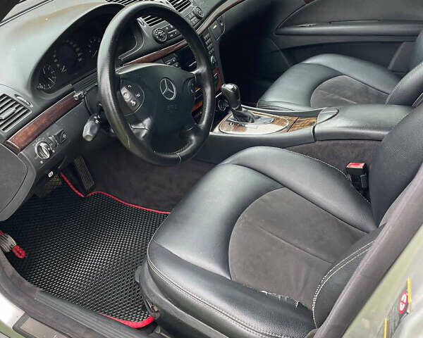 Серый Мерседес Е-Класс, объемом двигателя 2.6 л и пробегом 322 тыс. км за 4700 $, фото 9 на Automoto.ua