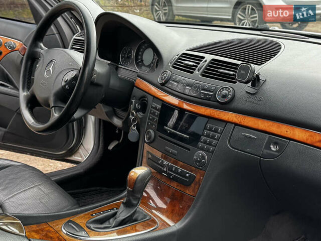 Сірий Мерседес Е-Клас, об'ємом двигуна 3.2 л та пробігом 314 тис. км за 5900 $, фото 12 на Automoto.ua