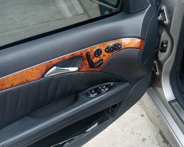 Мерседес Е-Класс 2003 в Береговом на Automoto.ua Серый Мерседес Е-Класс, объемом двигателя 3.2 л и пробегом 340 тыс. км за 6500 $, фото 6 на Automoto.ua