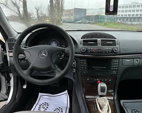 Сірий Мерседес Е-Клас, об'ємом двигуна 2.15 л та пробігом 200 тис. км за 5100 $, фото 11 на Automoto.ua