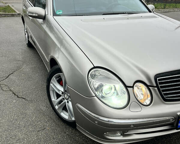 Сірий Мерседес Е-Клас, об'ємом двигуна 2.2 л та пробігом 355 тис. км за 7000 $, фото 13 на Automoto.ua