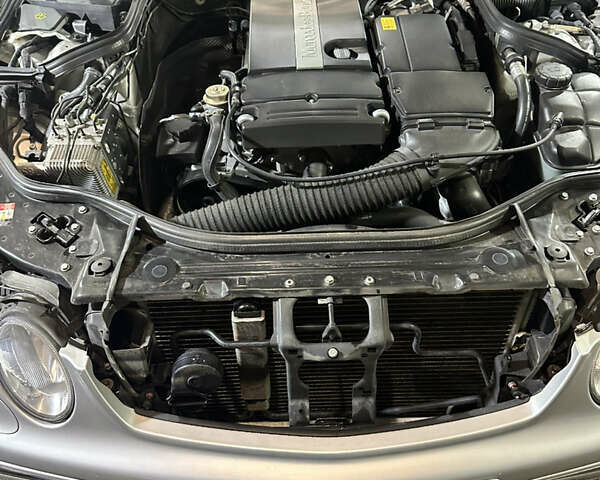 Серый Мерседес Е-Класс, объемом двигателя 1.8 л и пробегом 130 тыс. км за 8900 $, фото 9 на Automoto.ua