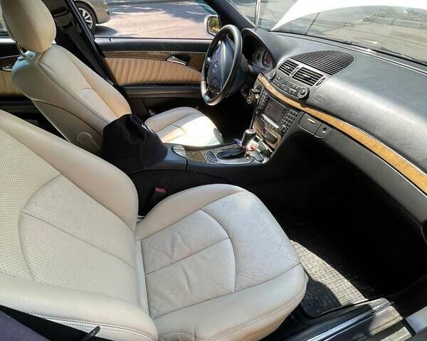 Серый Мерседес Е-Класс, объемом двигателя 2.69 л и пробегом 360 тыс. км за 5000 $, фото 5 на Automoto.ua