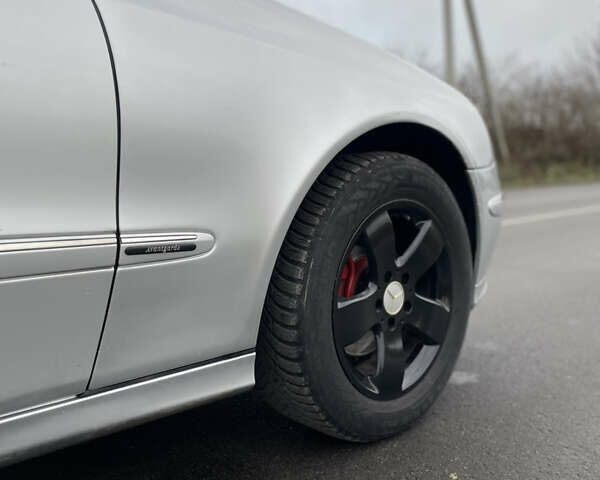 Сірий Мерседес Е-Клас, об'ємом двигуна 2.2 л та пробігом 265 тис. км за 5900 $, фото 22 на Automoto.ua