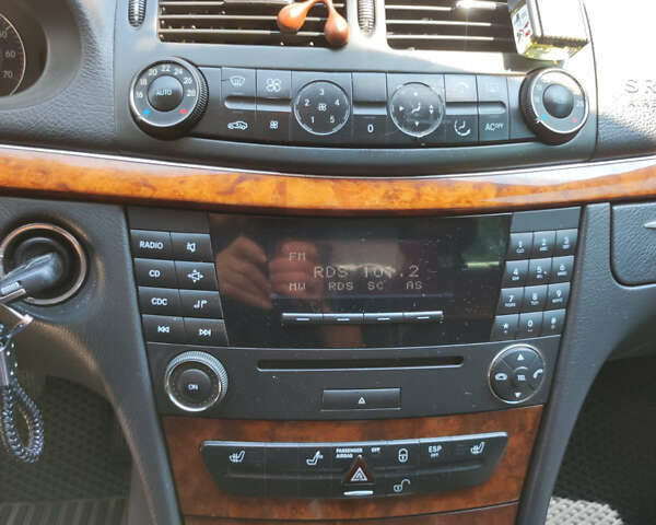 Серый Мерседес Е-Класс, объемом двигателя 2.8 л и пробегом 195 тыс. км за 7799 $, фото 7 на Automoto.ua