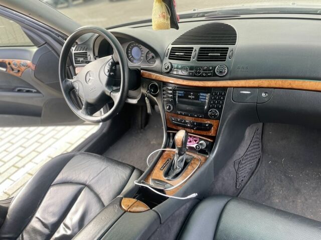 Серый Мерседес Е-Класс, объемом двигателя 2.7 л и пробегом 200 тыс. км за 8000 $, фото 1 на Automoto.ua