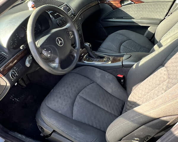 Сірий Мерседес Е-Клас, об'ємом двигуна 2.2 л та пробігом 367 тис. км за 5800 $, фото 10 на Automoto.ua