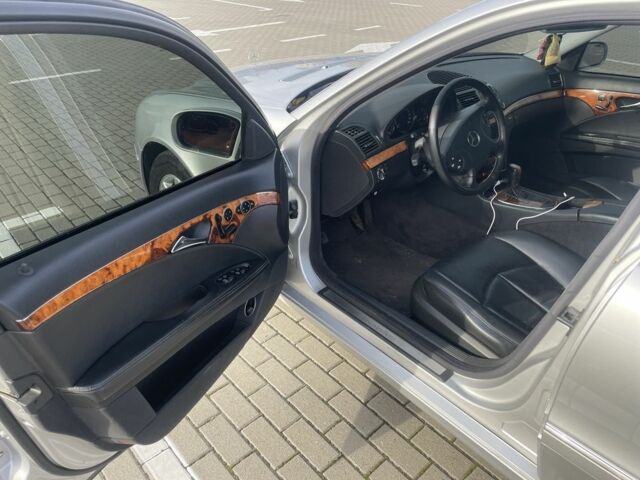 Серый Мерседес Е-Класс, объемом двигателя 2.7 л и пробегом 200 тыс. км за 8000 $, фото 9 на Automoto.ua