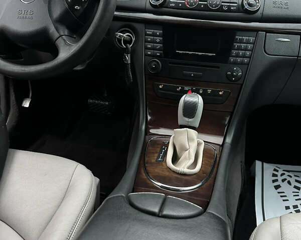 Сірий Мерседес Е-Клас, об'ємом двигуна 2.15 л та пробігом 200 тис. км за 5100 $, фото 20 на Automoto.ua