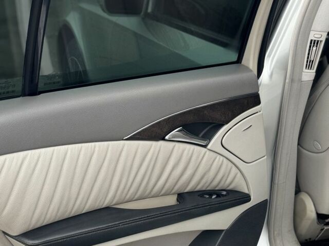 Сірий Мерседес Е-Клас, об'ємом двигуна 3.2 л та пробігом 381 тис. км за 6400 $, фото 17 на Automoto.ua