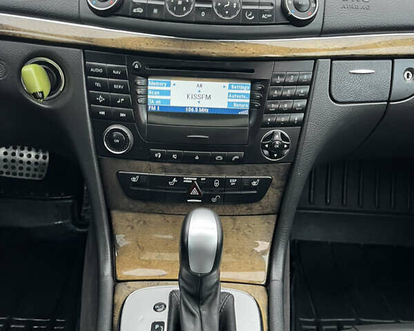 Сірий Мерседес Е-Клас, об'ємом двигуна 2.2 л та пробігом 355 тис. км за 7000 $, фото 16 на Automoto.ua