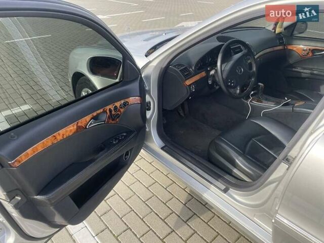 Серый Мерседес Е-Класс, объемом двигателя 2.7 л и пробегом 200 тыс. км за 8000 $, фото 8 на Automoto.ua