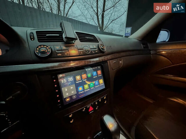 Серый Мерседес Е-Класс, объемом двигателя 3.2 л и пробегом 300 тыс. км за 6500 $, фото 6 на Automoto.ua