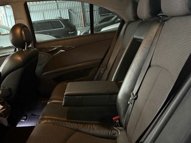 Сірий Мерседес Е-Клас, об'ємом двигуна 2.1 л та пробігом 350 тис. км за 7999 $, фото 10 на Automoto.ua