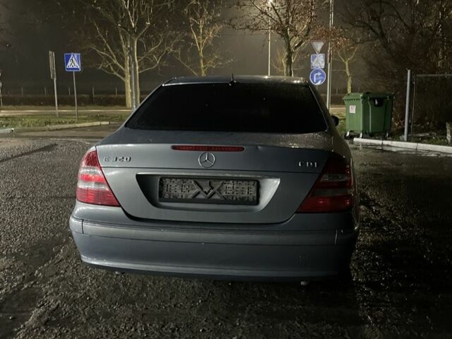 Серый Мерседес Е-Класс, объемом двигателя 3.2 л и пробегом 375 тыс. км за 3500 $, фото 4 на Automoto.ua