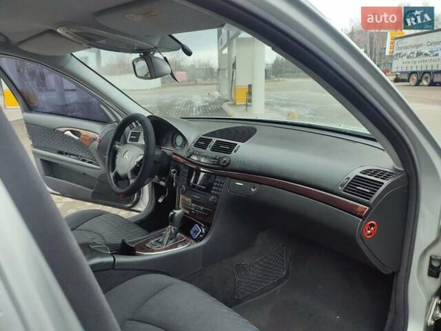 Серый Мерседес Е-Класс, объемом двигателя 2.1 л и пробегом 400 тыс. км за 5300 $, фото 11 на Automoto.ua