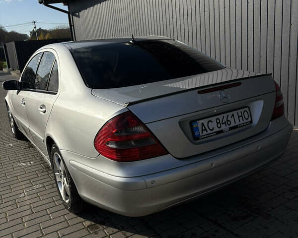 Сірий Мерседес Е-Клас, об'ємом двигуна 2.2 л та пробігом 367 тис. км за 5800 $, фото 5 на Automoto.ua