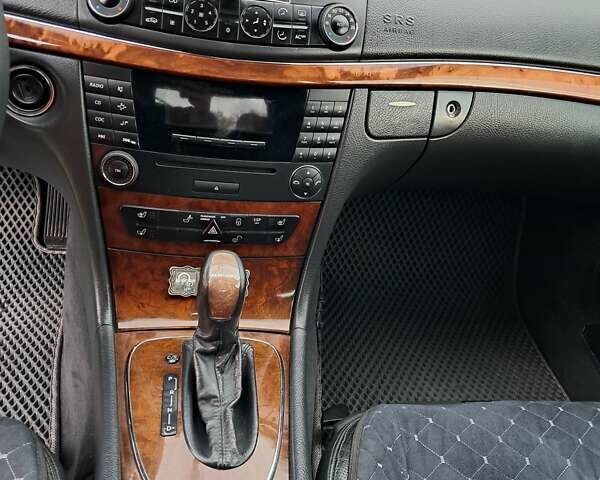 Мерседес Е-Класс 2003 в Лохвице на Automoto.ua Серый Мерседес Е-Класс, объемом двигателя 2 л и пробегом 336 тыс. км за 7000 $, фото 10 на Automoto.ua