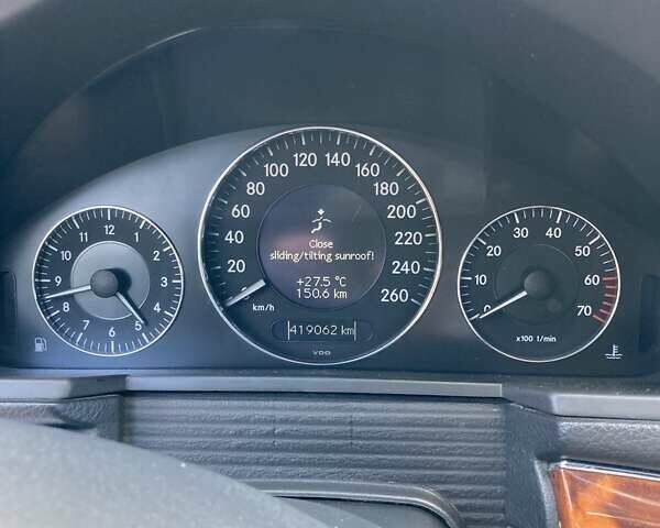 Серый Мерседес Е-Класс, объемом двигателя 2.6 л и пробегом 420 тыс. км за 8999 $, фото 12 на Automoto.ua