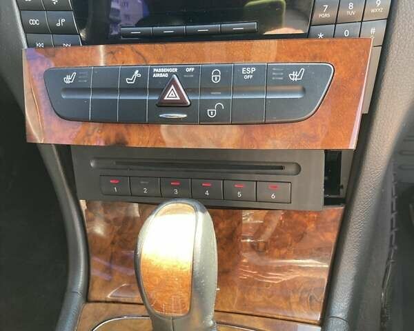 Серый Мерседес Е-Класс, объемом двигателя 2.6 л и пробегом 420 тыс. км за 8999 $, фото 20 на Automoto.ua
