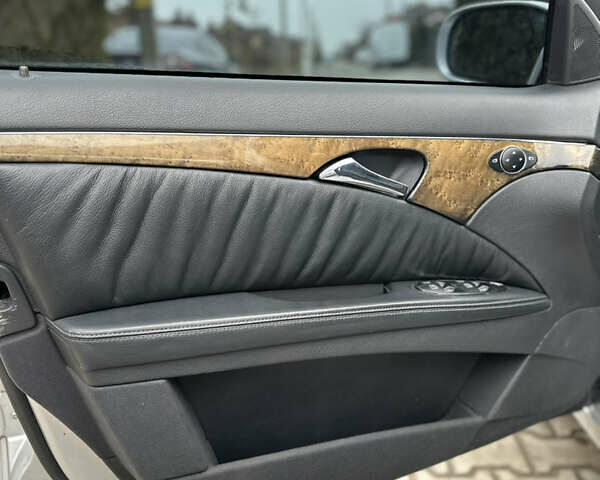 Сірий Мерседес Е-Клас, об'ємом двигуна 2.2 л та пробігом 266 тис. км за 6200 $, фото 11 на Automoto.ua