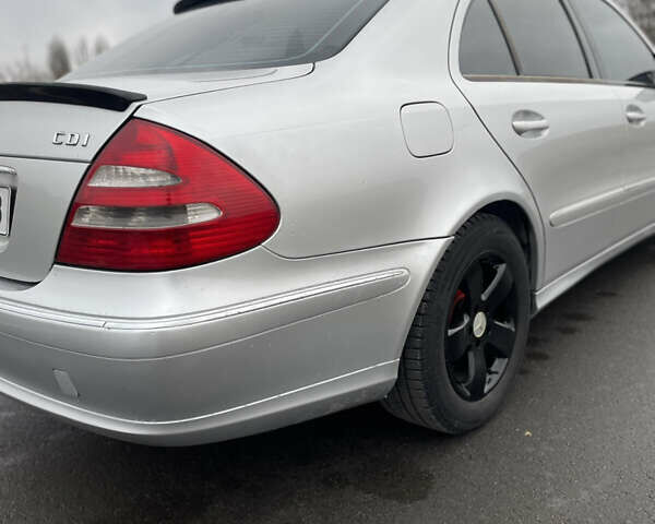 Сірий Мерседес Е-Клас, об'ємом двигуна 2.2 л та пробігом 265 тис. км за 5900 $, фото 20 на Automoto.ua