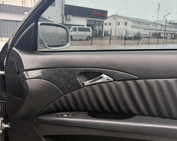 Серый Мерседес Е-Класс, объемом двигателя 2.15 л и пробегом 430 тыс. км за 6999 $, фото 8 на Automoto.ua